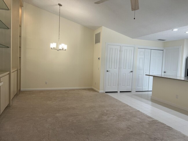 Building Photo - 6002 Red Oak Ct