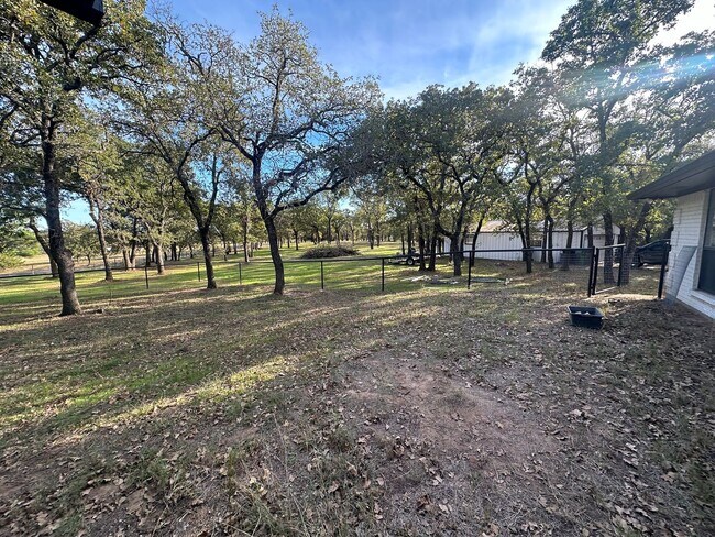 Foto del edificio - Beautiful HOME with almost 4 acres !! with 30x40 SHOP 3 bed 2 bath 2 car