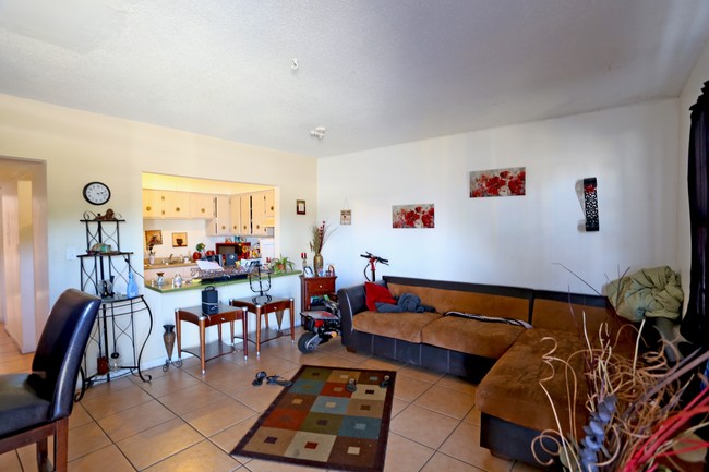 Building Photo - Garden Del Rey Apartments