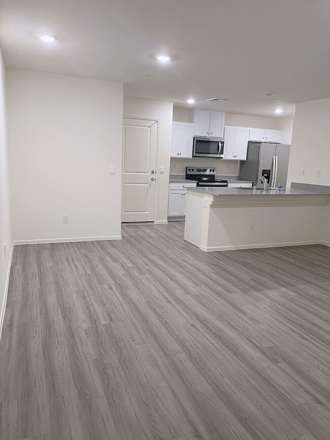 Building Photo - Smart Home, brand new, amazing townhome, 3...