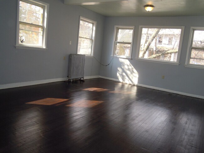 Building Photo - 56-58 Pine Grove Terrace