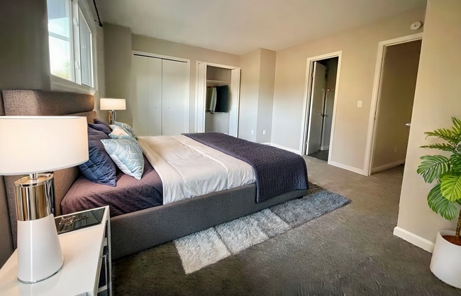 Photo - 219 N Race St Apartment