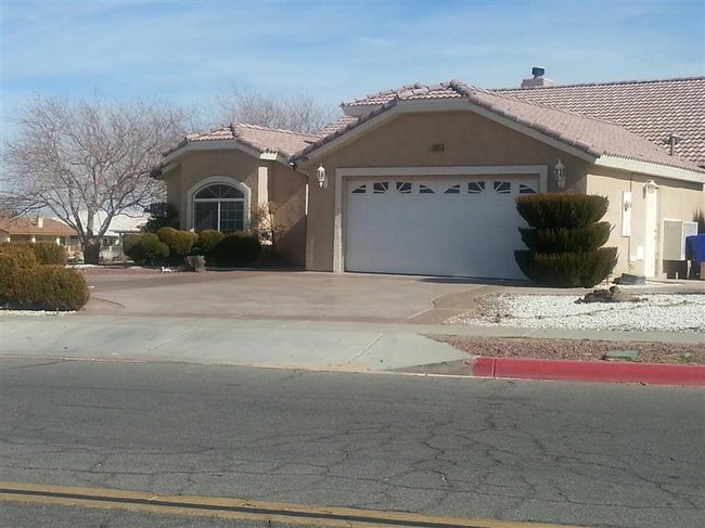 Building Photo - 26835 Silver Lakes Pkwy