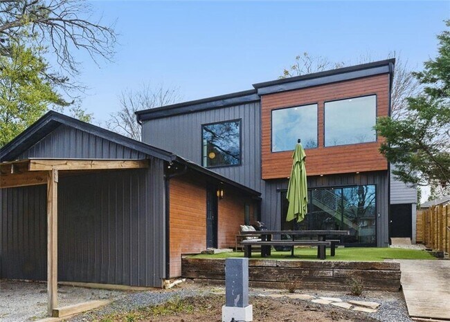 Building Photo - 1742 Ridgeway Ave NW