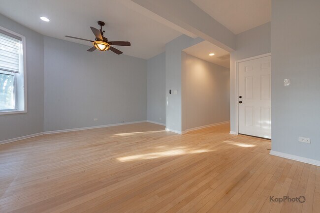 Foto del edificio - 3328 S Emerald Ave
