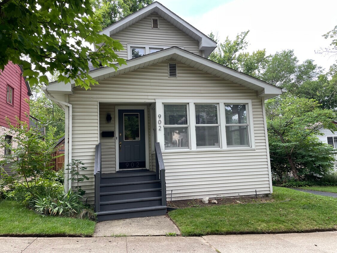 Primary Photo - 902 Pioneer St