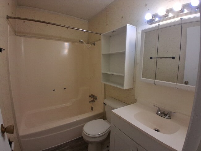 Building Photo - 920 Timberline-