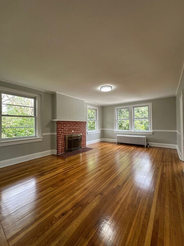 Building Photo - Oakwood Gardens