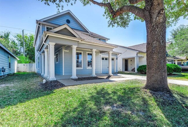 Building Photo - 11411 Log Cabin Ln