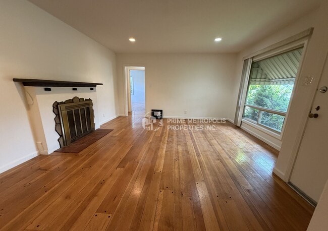 Photo - 999 31st St House