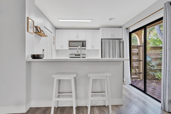 Building Photo - 8033 NW 71st Ct