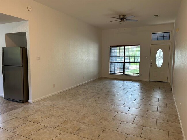 Foto del edificio - 1114 W 3rd St