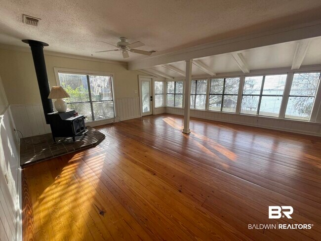 Foto del edificio - 6621 Purvis Rd