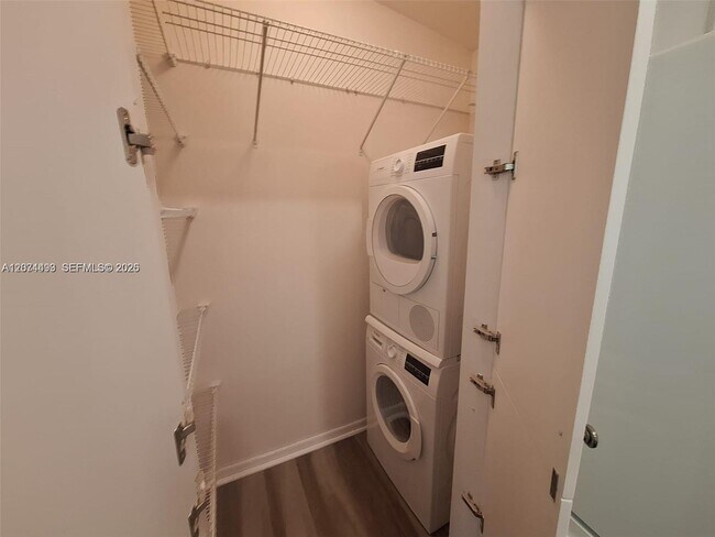 Foto del edificio - 22280 Timberly Dr