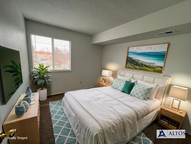 Foto del edificio - 2 bed 2 bath condo 1st floor! washer/dryer...