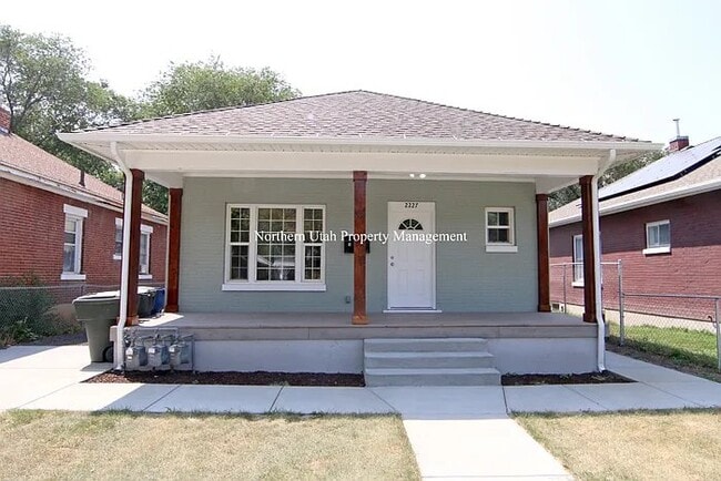 Building Photo - 2227 Quincy Ave