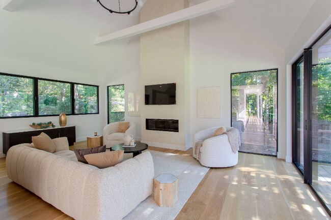 Foto del edificio - 2211 Scuttle Hole Rd