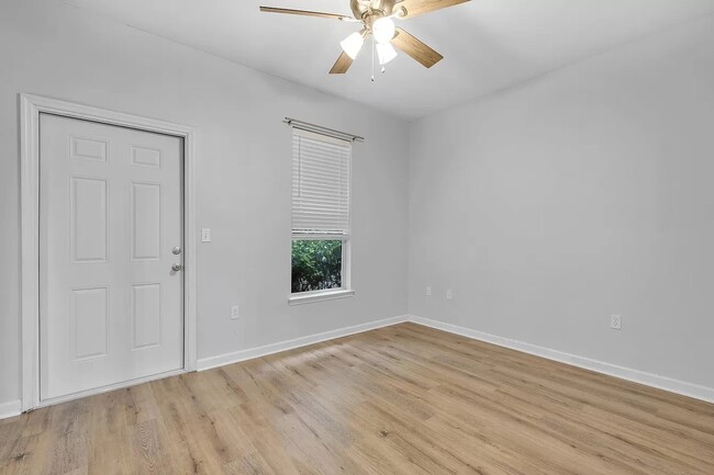 Foto del edificio - 2400 Fred Smith Rd