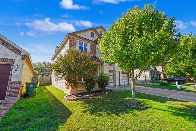 Building Photo - Exquisite 3-bedroom, 2.5-bathroom off 1604 and Culebra Road - Realtor Commission: $500