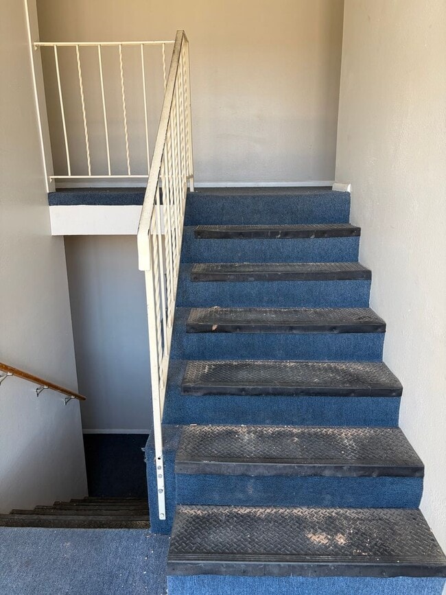 Building Photo - 2 Bedroom - 1 bath apartment