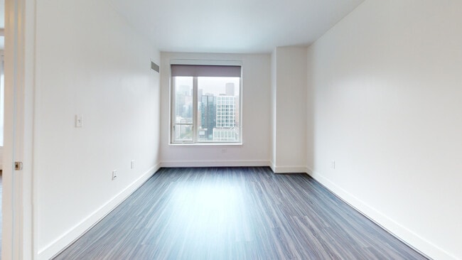 Interior Photo - 100 Pier 4