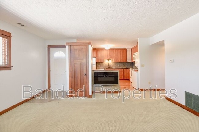 Foto del edificio - 5800 Main Point Blvd