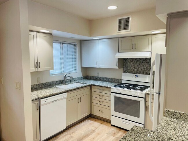 Foto del edificio - 230 Arroyo Sienna Dr