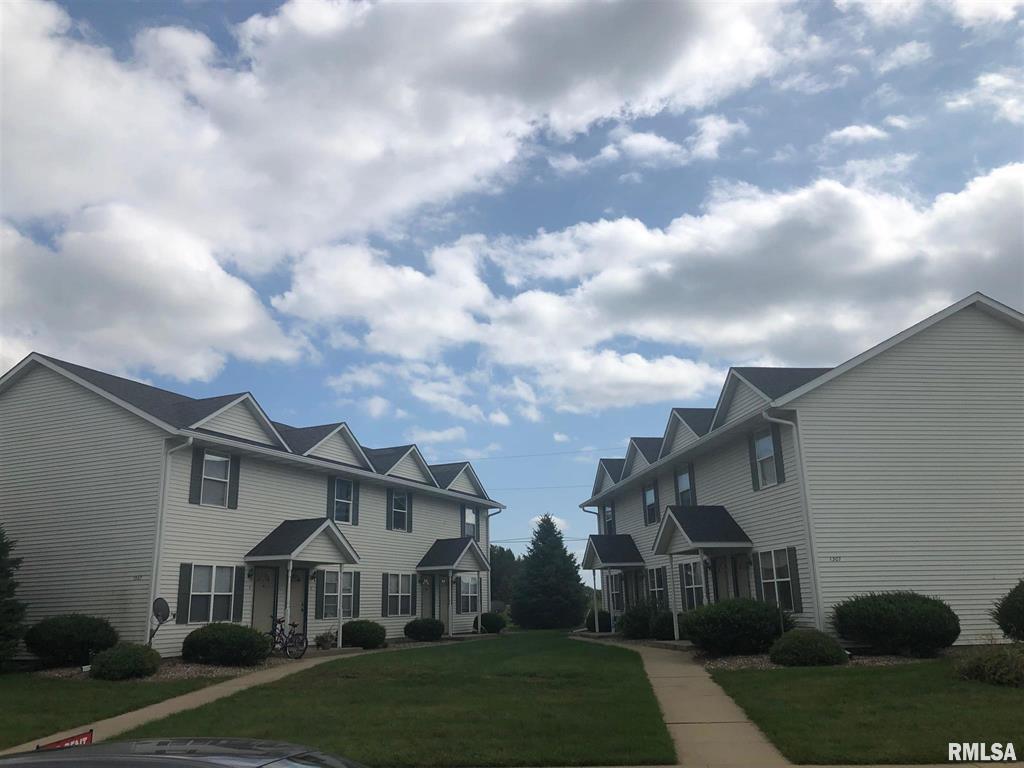 1307 1st St, De Witt, IA 52742 Townhome Rentals in De Witt IA