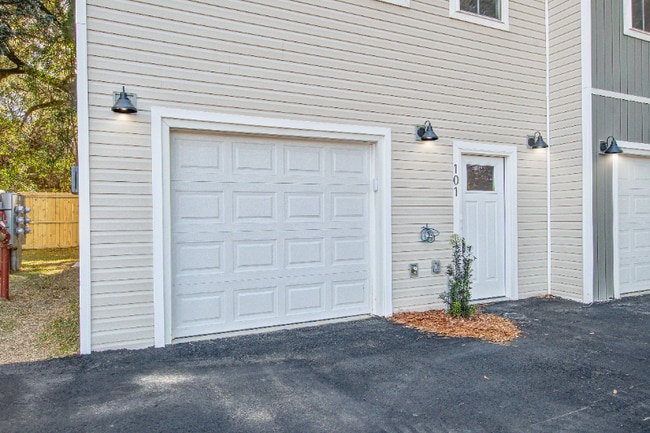 Building Photo - 2161 W Jimtown Dr