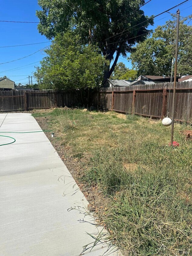 Foto principal - 758 Elmwood Ave