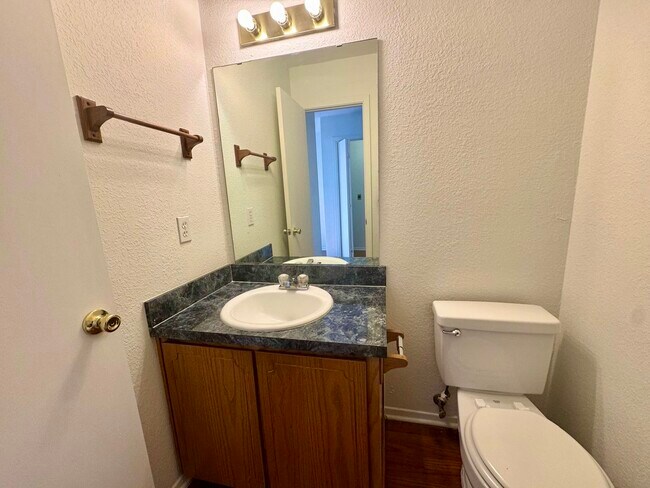 Building Photo - 1112 Leslie Cir