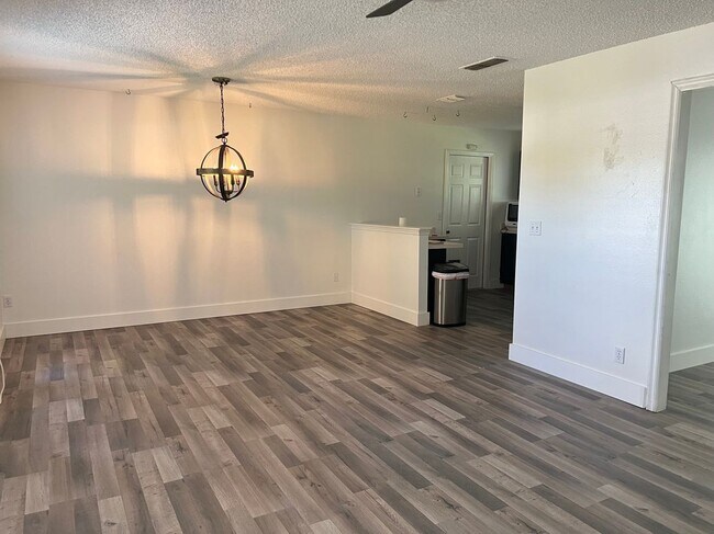 Foto del edificio - 215 Hedgewood Ave