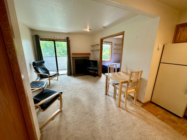Foto del edificio - 2711 Mapleton Ave