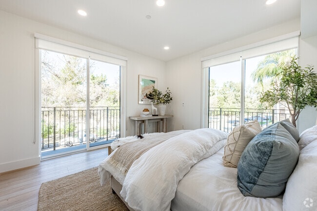 2BR, 2BA - 1,128SF - Primary Bedroom - Guerin Villas