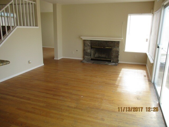Building Photo - Two Story Home in Vallejo, CA Near the Fai...
