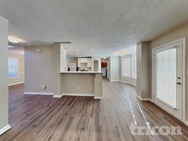 Building Photo - 407 Emerald Trce