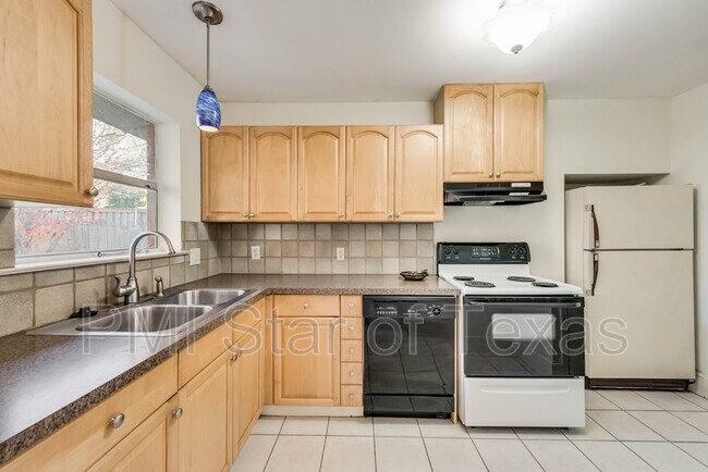 Building Photo - 2451 Materhorn Dr