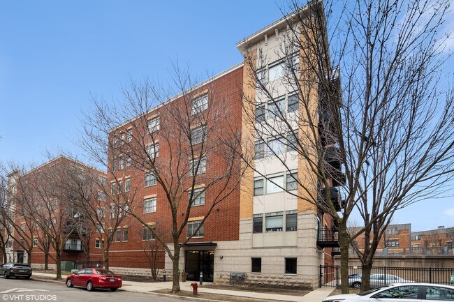 Foto del edificio - 2320 W St Paul Ave