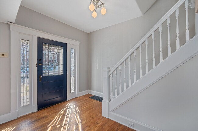 Entry - 2750 Willard Ave