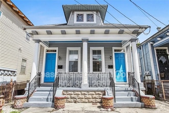 Building Photo - 2117 Marais St