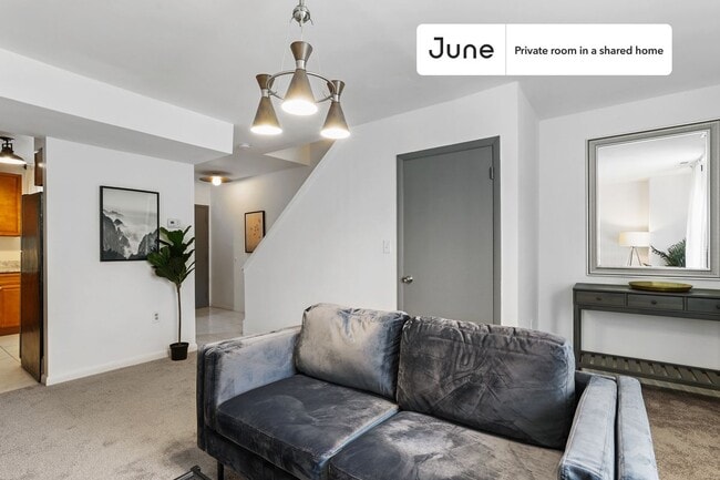 Building Photo - Room in Shared 5 bed/3 bath home in Logan Circle