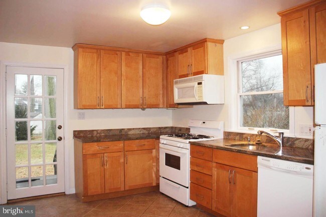 Building Photo - 216 Merrybrook Dr