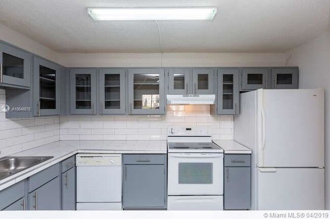 Building Photo - 14850 Naranja Lakes Blvd