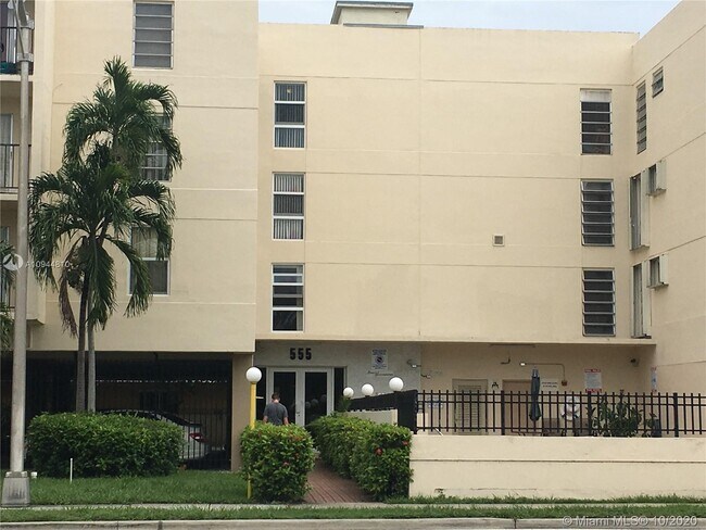 Building Photo - 555 NE 123rd St