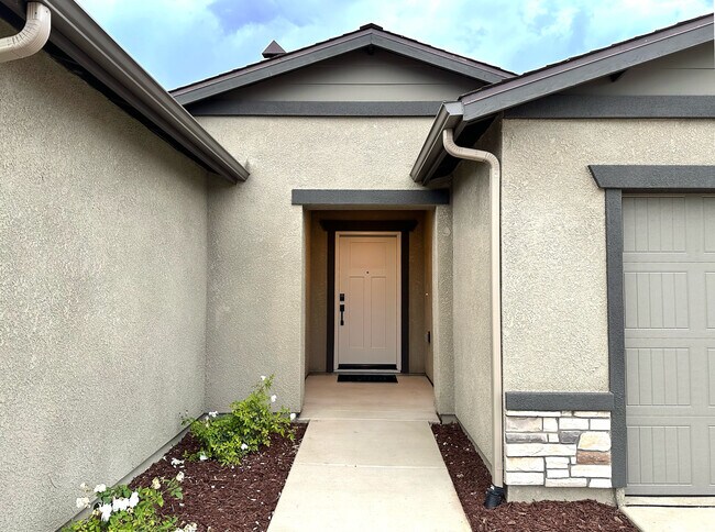 Building Photo - 161 Grand View Ct