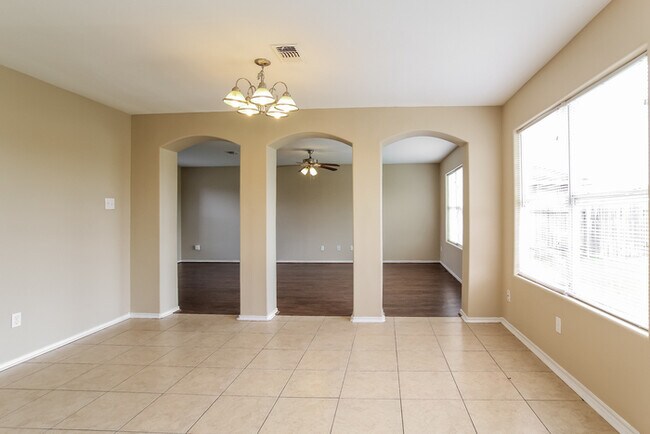 Foto del edificio - 3914 Ridge Canyon Rd