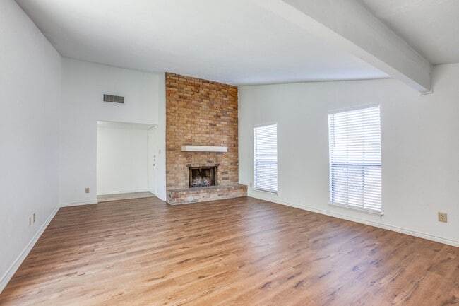 Building Photo - 960 Lockhart Dr