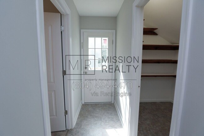 Foto del edificio - 1304 Manders Knoll Ct