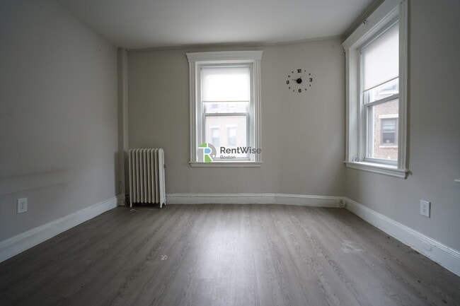 Building Photo - 368 Riverway
