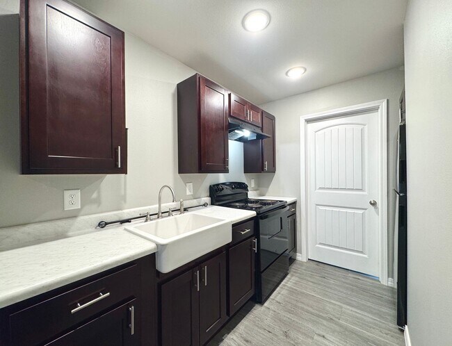 Foto del edificio - 1 Bedroom/ 1 Bathroom Triplex Unit in Sout...